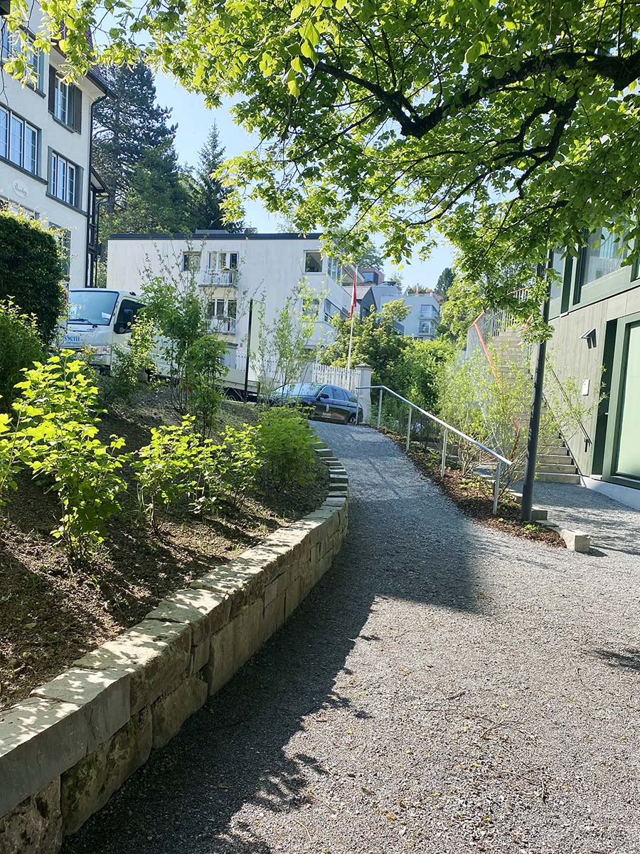 Aussem_Gartenbau_garten_GROSSPROJEKTE_Aussenanlagen_Kindertagesstätte_Hebel_St-Georgen_St-Gallen_IMG_5510